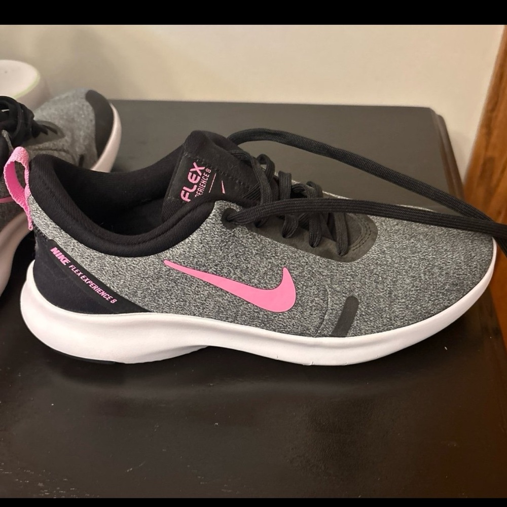 Nike Flex Experience Gray Lace Up Athletic Shoes Womens Size 7.5 - Picture 2 of 4
